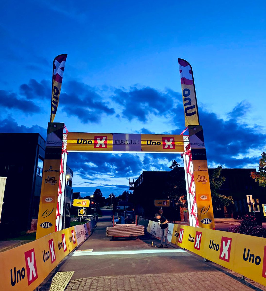 UnoXdevelopment's tweet image. It’s not the gates of Mordor - it’s just the finish line of the very special Gylne Gutuer 🤩 Welcome folks!