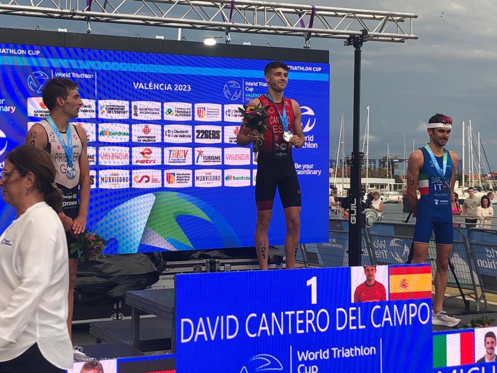 #Triatlón ¡¡SIIIIII!! ¡¡Daviiiiid!! ¡¡ORO, ORO, OROOOO🥇para David Cantero en su casa, en la Copa del Mundo celebrada en Valencia!! David (Aldaia, 20 años) es tan insultantemente joven como abrumadoramente bueno. Un súper talento. ¡Cuántas emociones nos va a dar!