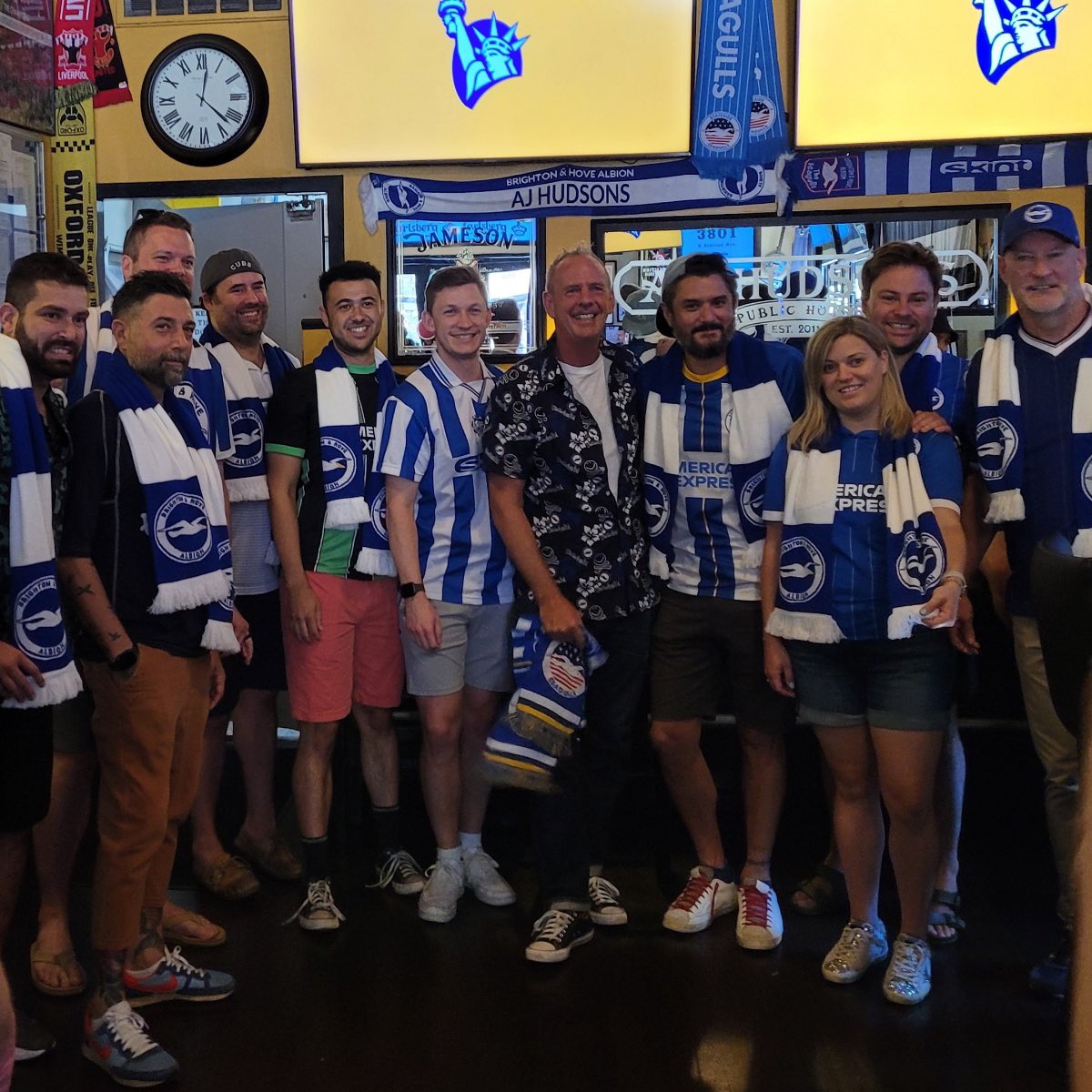 Thanks to <a href="/FatboySlim/">Fatboy Slim</a> for coming in to the pub today to watch his hometown Brighton play Newcastle! <a href="/ChicagoSeagulls/">Chicago Seagulls</a> <a href="/ToonArmyChicago/">Toon Army Chicago</a>