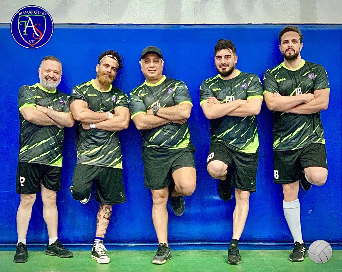 والیبال ستارگان هنر ایران

#ستارگان_هنر_ایران
#تیم_والیبال_ستارگان_هنر_ایران
#هومن_جوادی #معین_زد