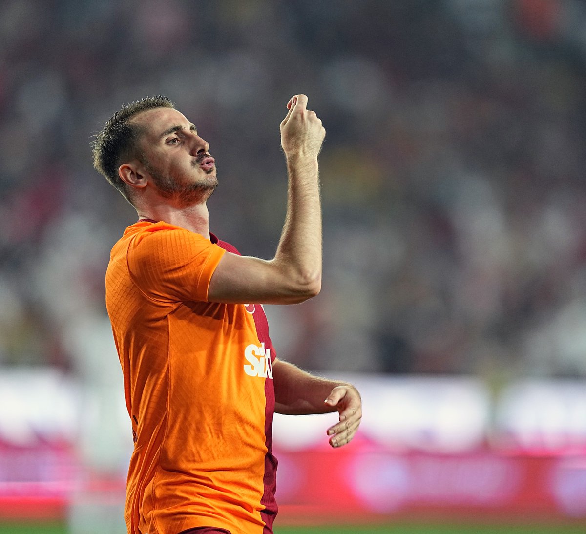 GalatasaraySK's tweet image. 𝑺𝒊𝒉𝒊𝒓𝒃𝒂𝒛. 🪄 ⚡️

#GFKvGS