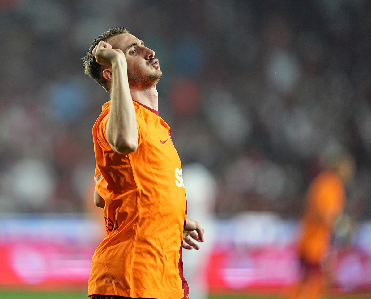 GalatasaraySK's tweet image. 𝑺𝒊𝒉𝒊𝒓𝒃𝒂𝒛. 🪄 ⚡️

#GFKvGS