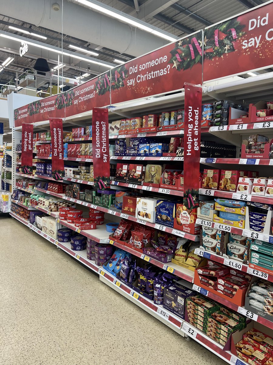 georgiatownend_'s tweet photo. Not one single person Tesco, we are 2 days into sept https://t.co/nhTvUKiXUo
