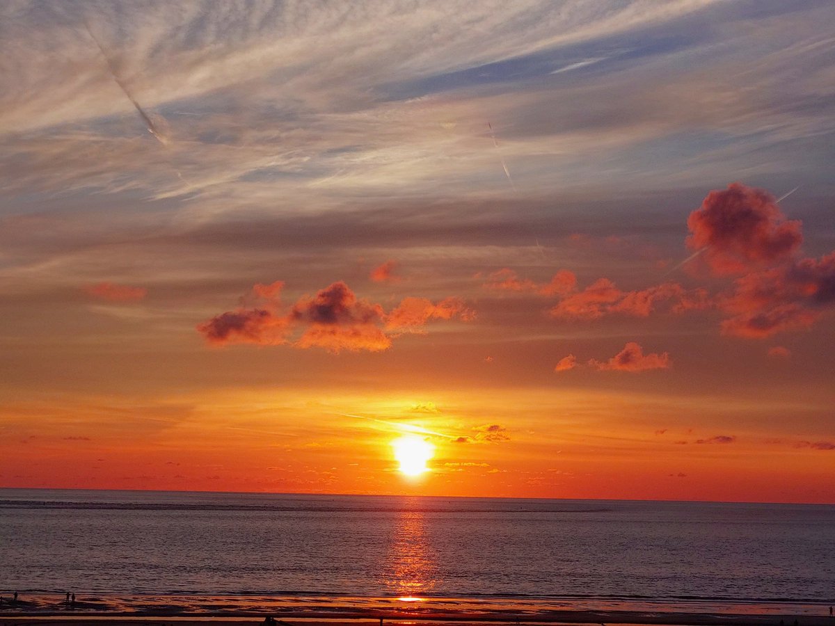 Gewoon even een mooi plaatje. #Zonsondergang #Ameland #Hollum