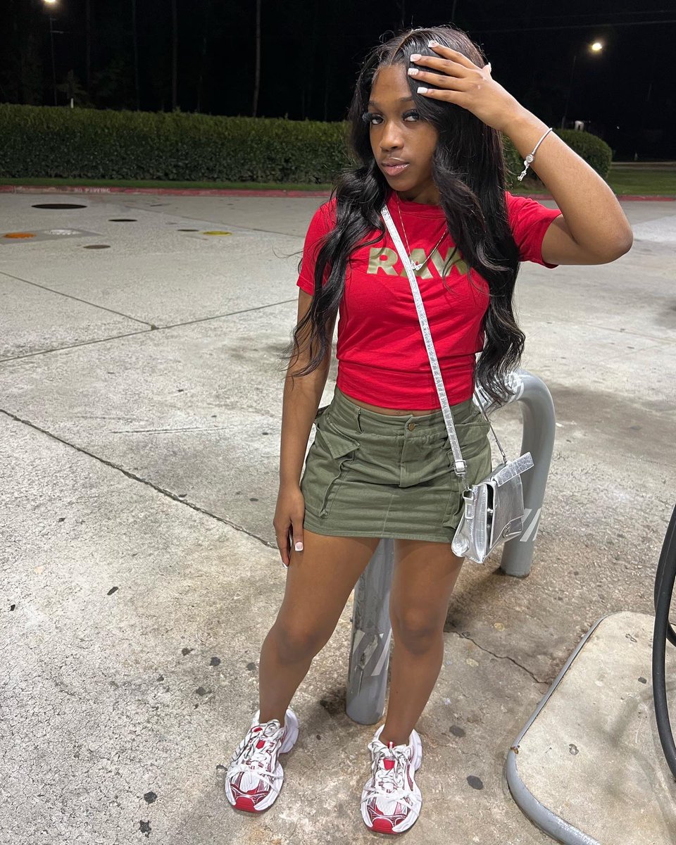 lilk2you's tweet photo. Lost a bad bitch now you fucking wit scrams 😕 https://t.co/xGOhMTyEvG