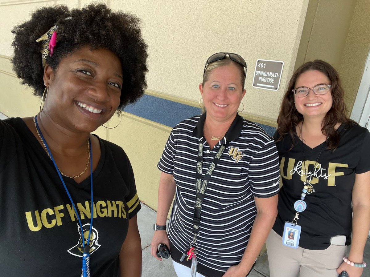 Ginag555's tweet photo. College Colors Day!🖤💛@MiddleOdyssey https://t.co/cDRtAumR6C