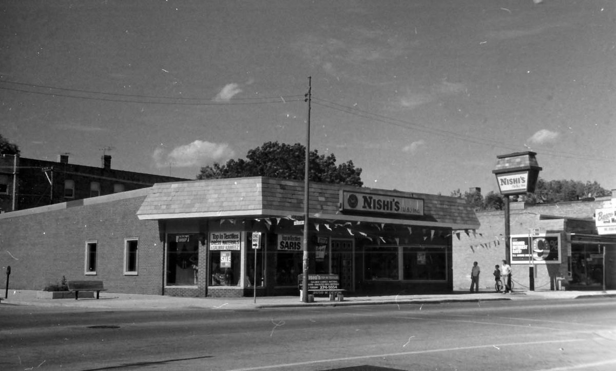 c.1970 photo looking towards Nishi's at 2658 W. Devon in West Ridge