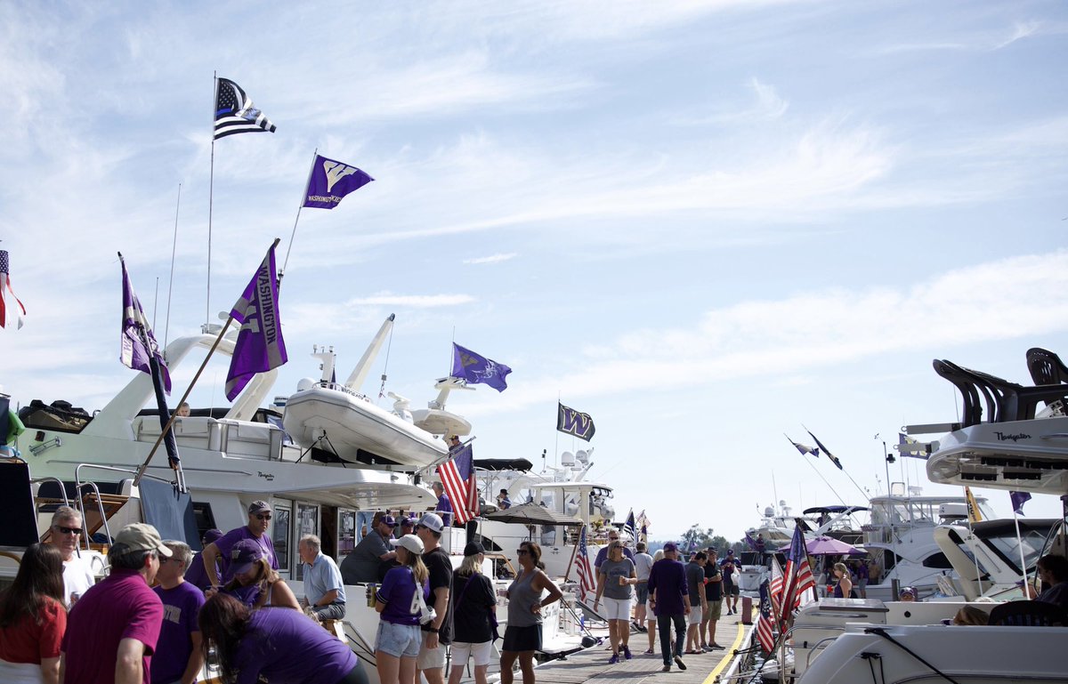 UWAthletics's tweet photo. Officially sailgating season 🛥 

#GoHuskies https://t.co/Wmr2gexc1H