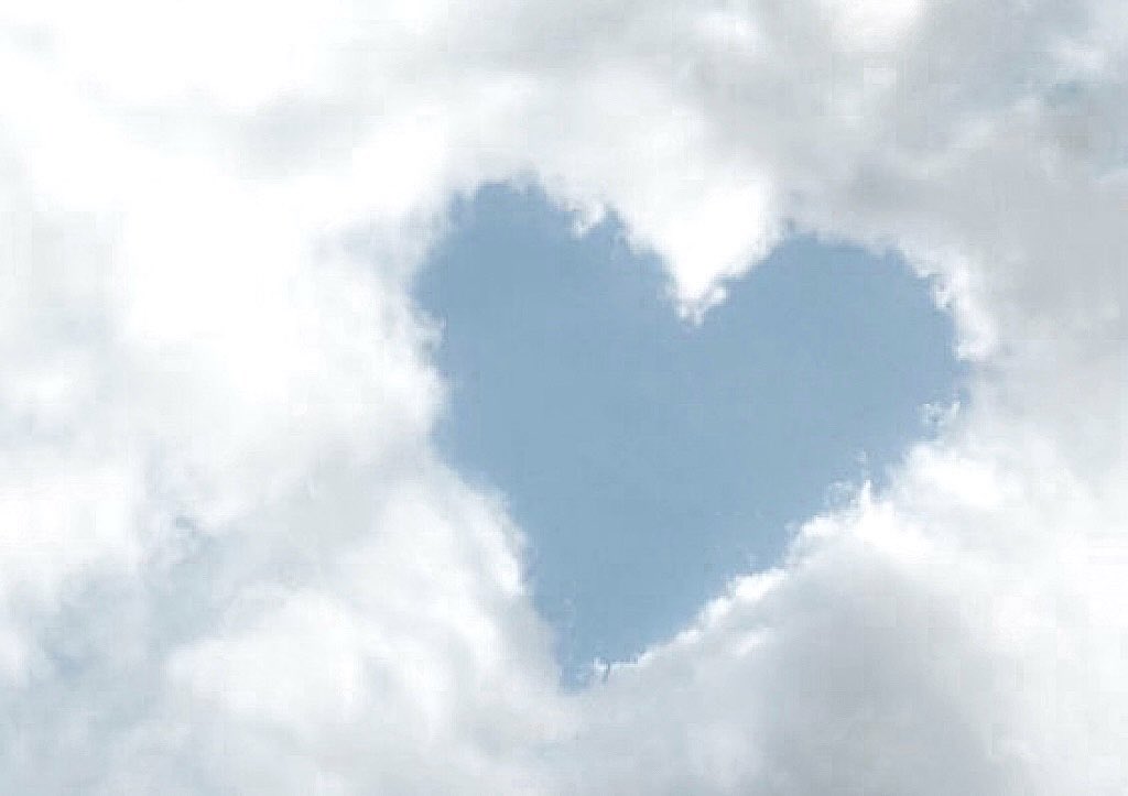 heartipink's tweet photo. heart-shaped clouds https://t.co/ZeTl0zGaPy