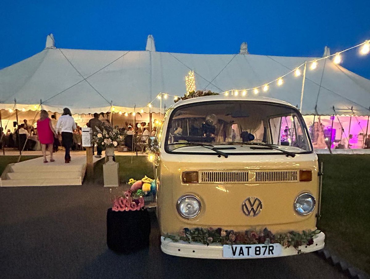 Oh my goodness - how pretty is this set up with the the_wedding_dolls tonight. Bumble is all set up for Photobooth fun, under the twinkle of the festoon lights!!! 
.
#kentwedding #campervanphotobooth #vwcamperphotobooth #kentphotobooth #campervanwedding