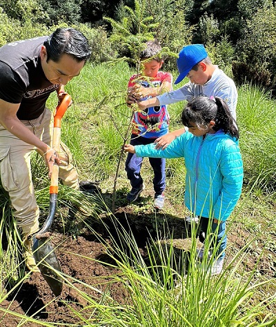 vozdelasocieda1's tweet photo. Cuajimalpa y Banorte reforestan 500 árboles en paraje "La Loma"

● @AlcCuajimalpa  tiene un 70 por ciento de bosque y un 30 por ciento de zona urbana lo cual hace que sea el pulmón principal para la CDMX...
@Banorte_mx @AdrianRubalcava https://t.co/Rq1yAUfpBQ