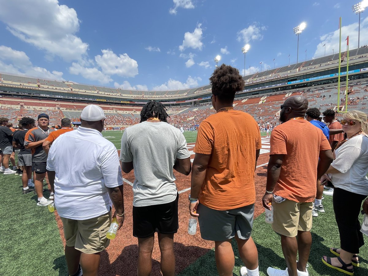 Great #GameDay @TexasFootball experience shared with a longtime teammate @RonaldSimmonsFB! 
#AllGas24 #rep512 #hawkstrong
#SeniorSZN
#classof2024

@Coach_Fenner6 
@HawkFB_Recruit 
@HendricksonFB 
@CoachDPearce 
@Storm24Tx 
@CoachCastillo77 
@HawkNationHHS 
@var_austin @FlxAtx