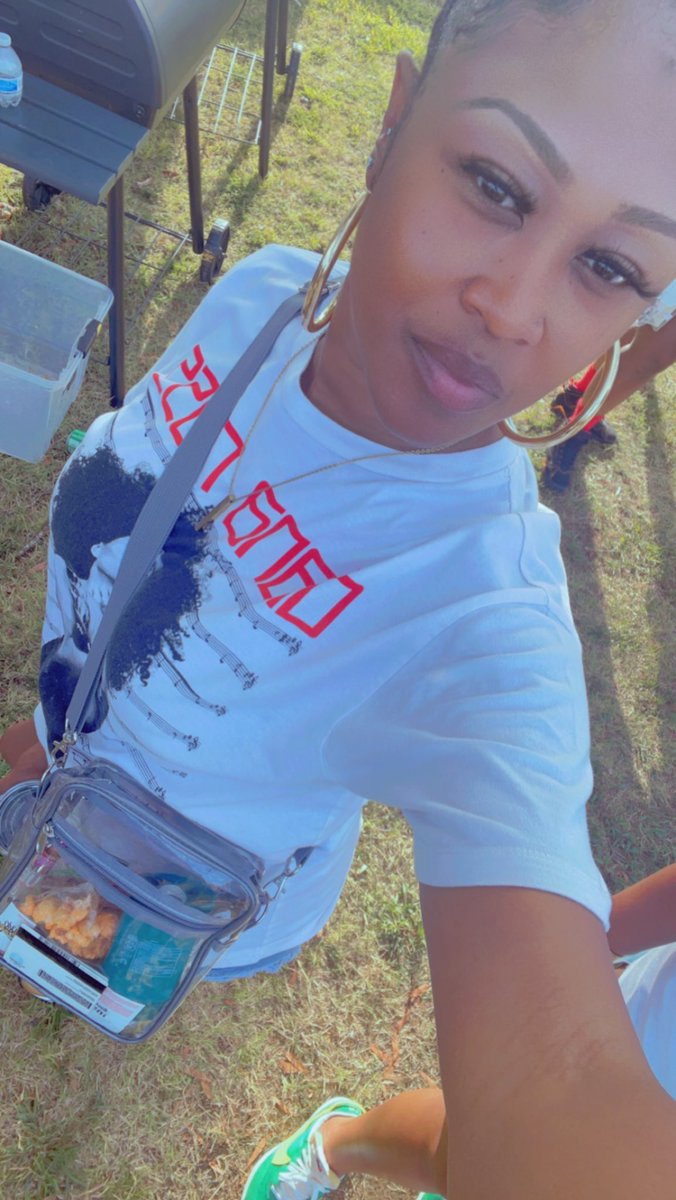 _Vivir_Amor_'s tweet image. It's my favorite time of the year! Y'all might get a picture of me every weekend until December! 

#ItsMyPopOutSeason #OctobersOwn 🖤