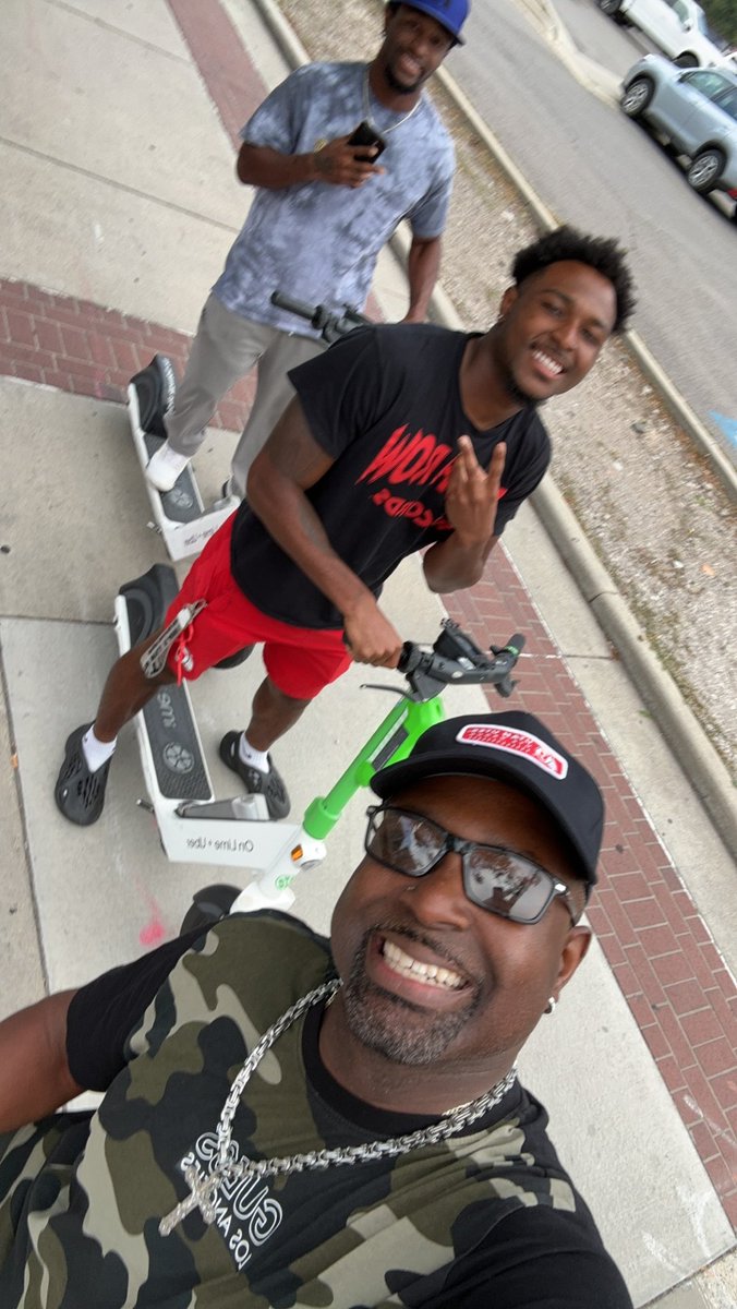CoachClydeM's tweet photo. Great time in Utah with my son @Faysmoove and the Utah Football Team. Great team win! Glad to see him back on the field.. 🙏🏾❤️🔥 https://t.co/Ge1D0TxnYS