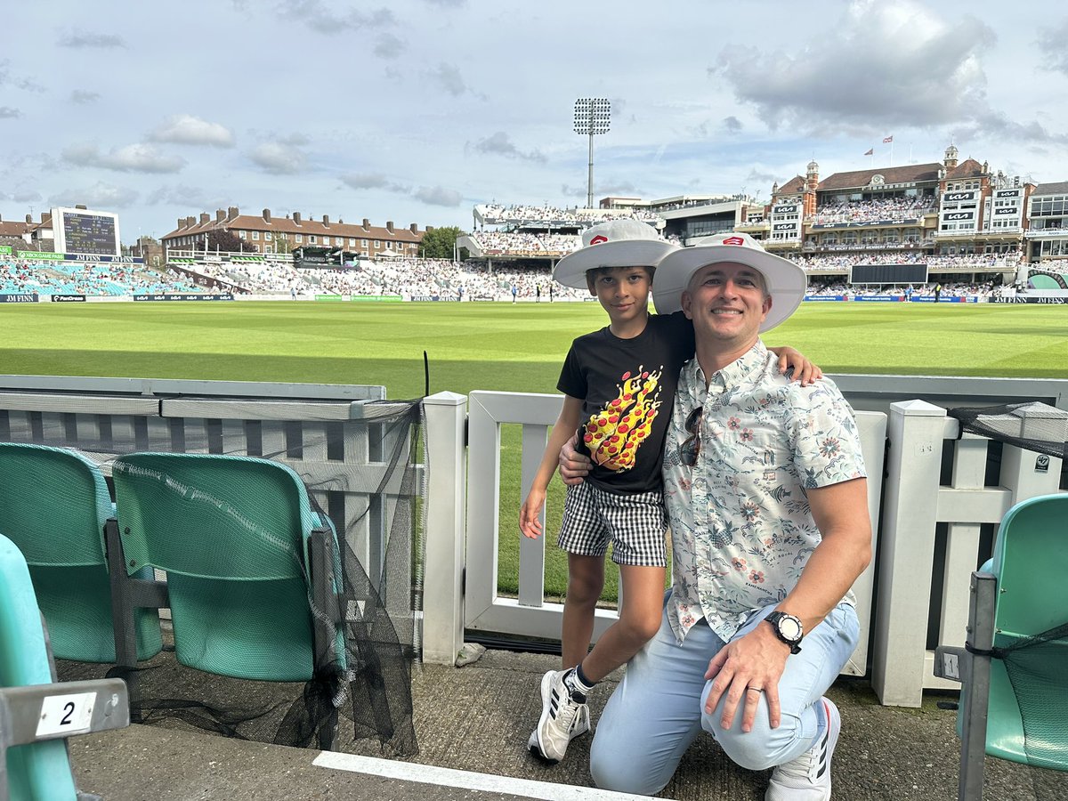 IdrisUren's tweet photo. #LondonHoliday cricket, ice cream and looking cool on the loud tube! https://t.co/YoXoJvsT9B