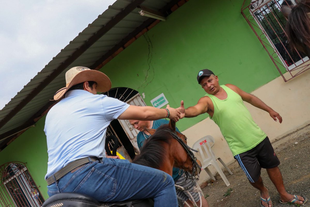 soyjonathantoro's tweet photo. ❤️ Fue emocionante montar a caballo y recorrer Cárcel Eloy Alfaro. Gracias a la invitación de mi amigo Edison Anchundia.

Y aunque mi esposa Valeria no se animó, también disfrutó del recorrido. ✨

#MontecristiAvanza #ToroAlcalde #JuntosAvanzamos #Montecristi https://t.co/zD2URHXzc9