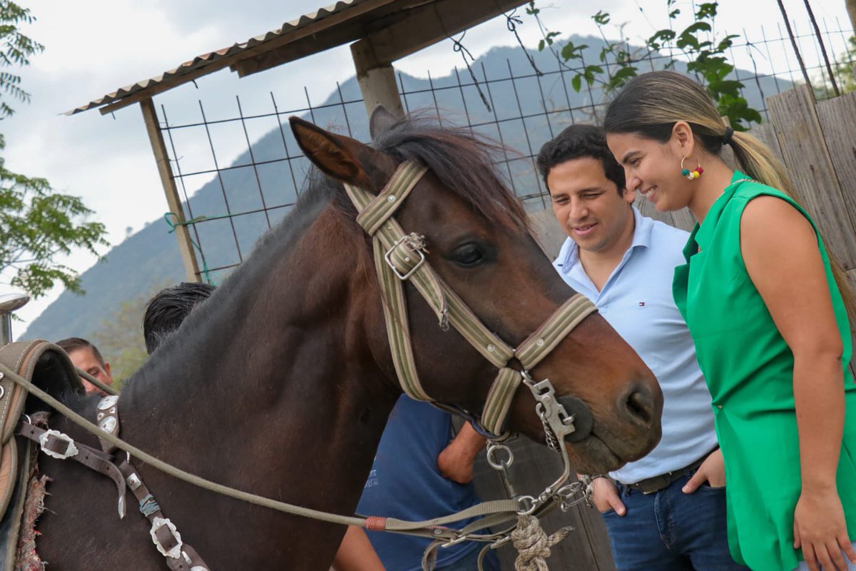 soyjonathantoro's tweet photo. ❤️ Fue emocionante montar a caballo y recorrer Cárcel Eloy Alfaro. Gracias a la invitación de mi amigo Edison Anchundia.

Y aunque mi esposa Valeria no se animó, también disfrutó del recorrido. ✨

#MontecristiAvanza #ToroAlcalde #JuntosAvanzamos #Montecristi https://t.co/zD2URHXzc9