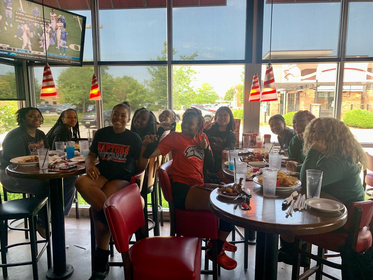 LadyRaptorsVB's tweet photo. Raptor Bonding 🏐🏐🍔 https://t.co/Z2z90lEOny