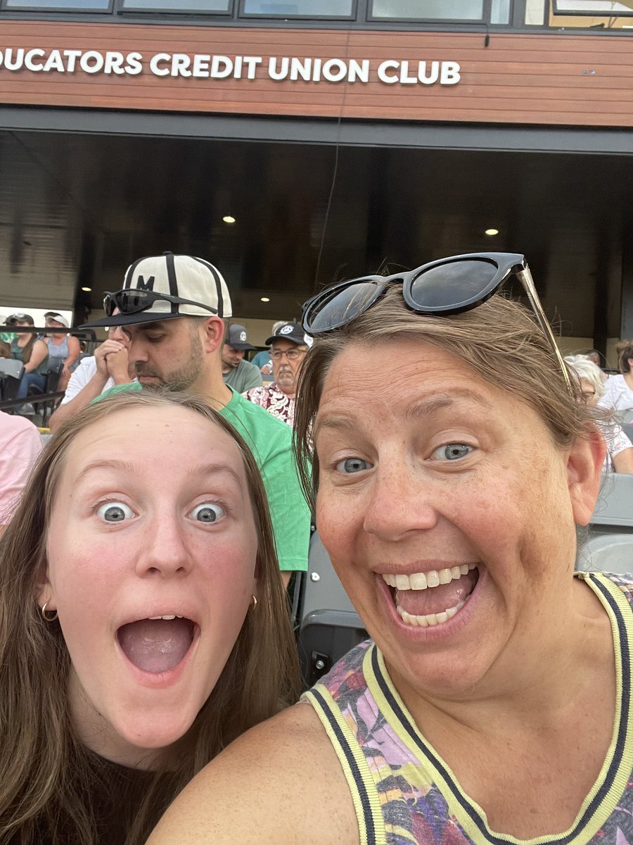 yellowkaryn's tweet photo. We love the @MKEMilkmen 🐮and we love clocks 🕰️ from @shoptjc! ❤️ #TJCClock https://t.co/UtZUbEsXab