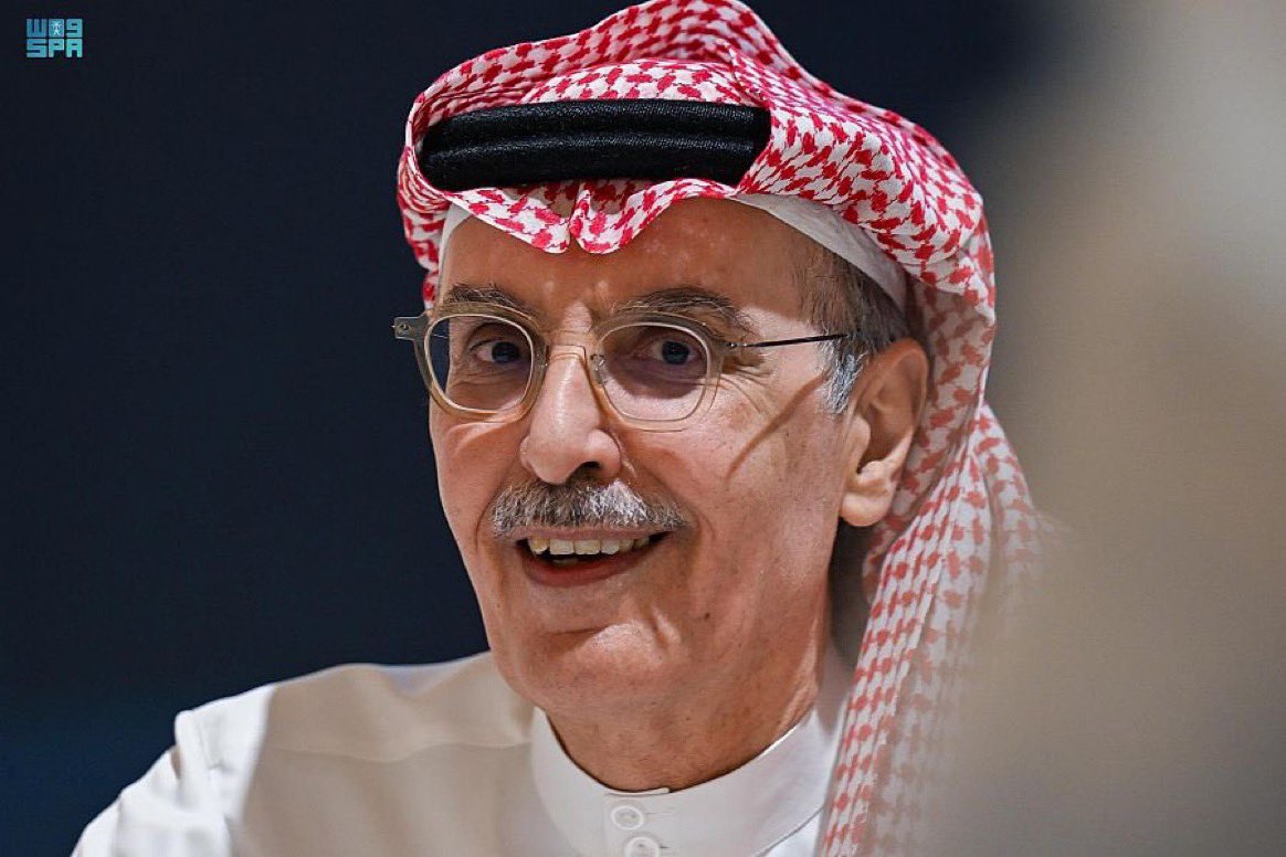 أعاتبها ويلمع دمعها واغير الموضوع
أنا الغلطان دام السالفه تاصل مدامعها❤️