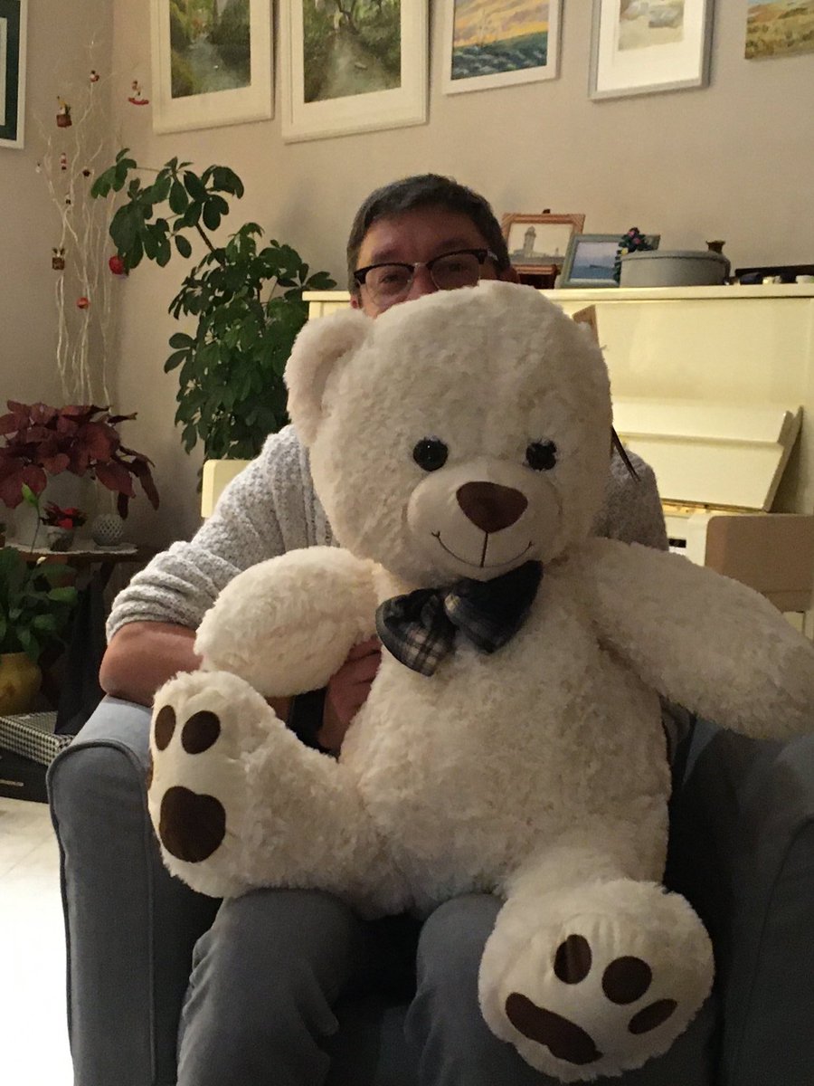 Astro_Lo_Geek's tweet photo. @Jade_Ortega99 Le mien est plus petit mais tout aussi mignon 🤗 https://t.co/zDwO9cw2Wy