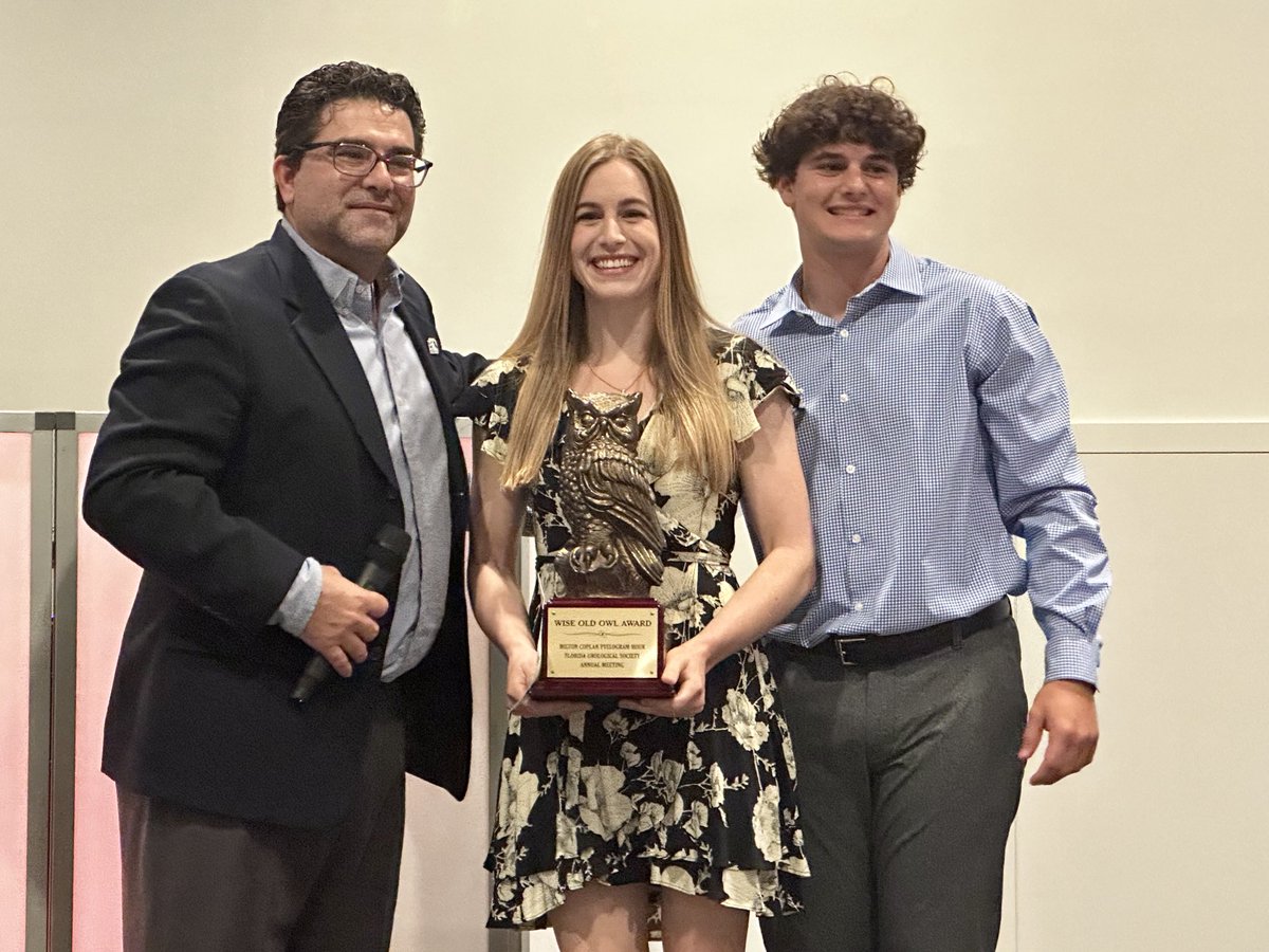 LiMingSu1's tweet photo. Florida Urologic Society Wise Old Owl Award STAYS with ⁦@UF_Urology⁩ for another year! Congrats to Miranda Eubank PGY3 for representing our outstanding program and training so well and winning FIRST PLACE in the Milton Pyelogram competition . Proud of you!! 💪💪💪#fus2023 https://t.co/Z5ecxXdm5q