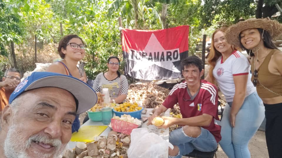 Con alegría y unidad revolucionaria, en el municipio @MrtPalavecino se llevó a cabo intercambio de saberes y experiencias con un compartir en familia TUPAMARO durante la visita del Responsable Nacional de la Juventud @CarmeloJmrt87 #VenezuelaEnPlan30