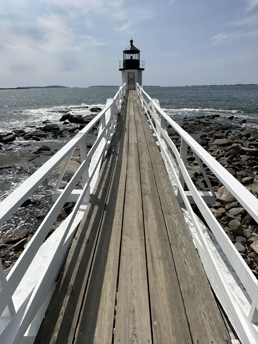MeteoroloJess's tweet photo. Love this lighthouse. #MarshallPoint https://t.co/AP5cIEZ85p