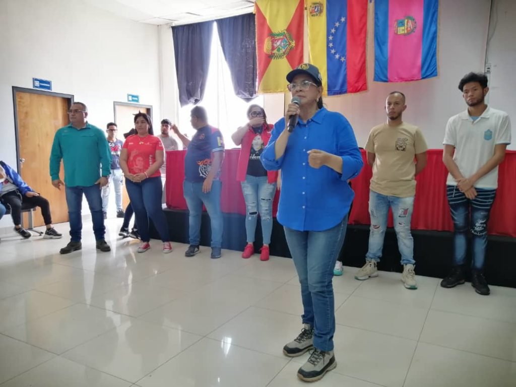 #Aragua |  Juventud del Psuv en Ribas ratificó su compromiso con la revolución

acortar.link/TlBA2C

@Soykarinacarpio
@PartidoPSUV

@GobiernoAragua_
#VenezuelaEnPlan30