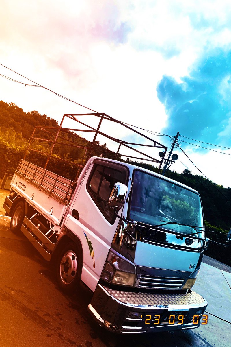 Chan721Bc's tweet photo. 雨降るのに洗車☔️🤣
 #トラック #2トン平
 #前だしバンパー #カバみたい https://t.co/ClVy5kJUbB