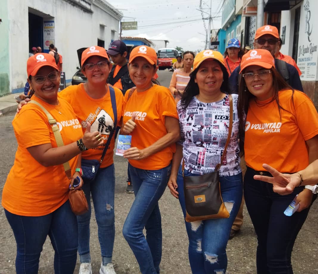 Las mujeres de #VoluntadPopular #Ayacucho en liderada por la coordinadora de Mujeres Nacary Rojas rumbo  por #LaMejorVzla #SiSepuede con #FreddySuperlano