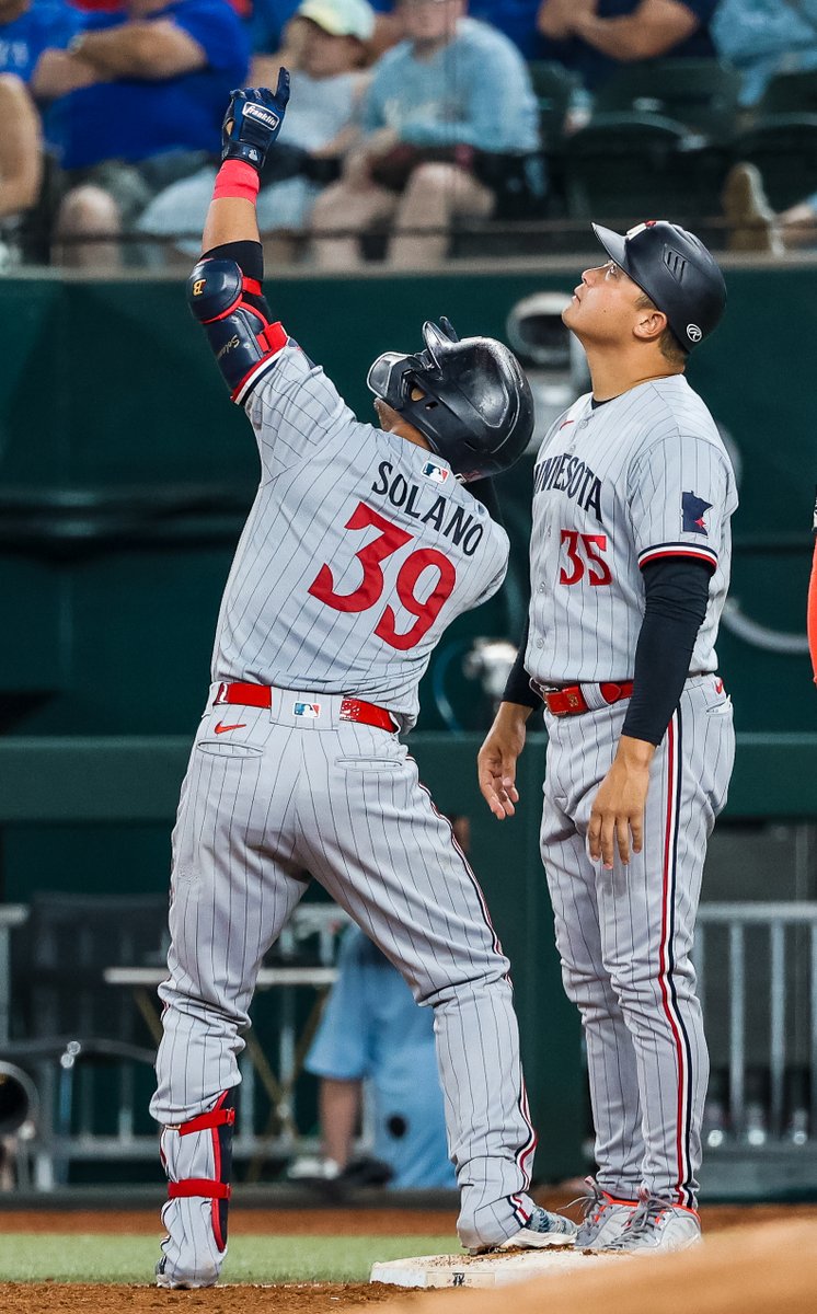 1 double 2 walks 3 singles 4th inning 5 runs