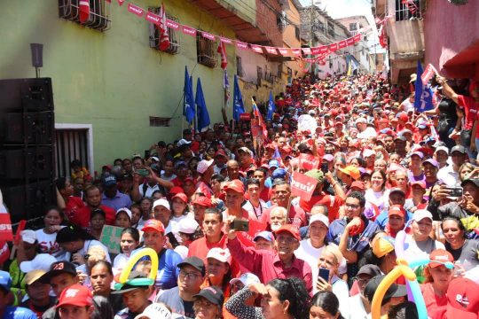 Carmen Meléndez: Las movilizaciones son un reconocimiento a nuestros líderes y lideresas
goo.su/07USzC

#PsuvEnLaCalle #ConMaduroMásPueblo #VenezuelaEnPlan30