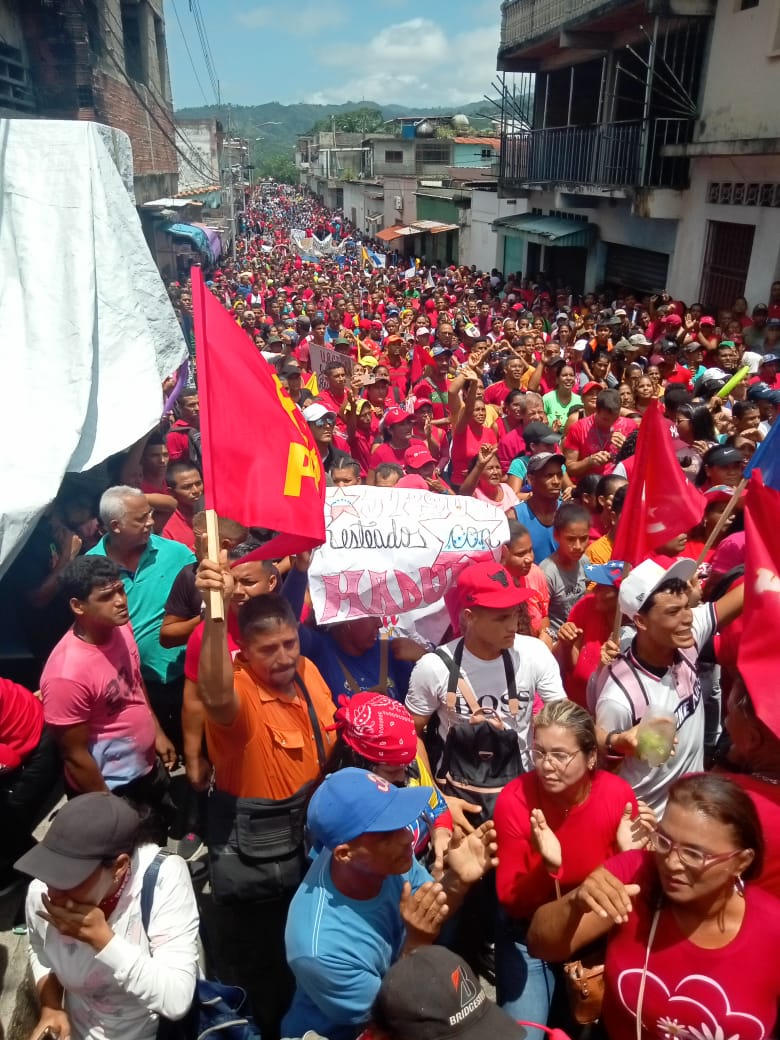 SUCRE | Pueblo de Benítez llenó las calles de alegría en apoyo al presidente Nicolás Maduro
goo.su/XHLQT

#PsuvEnLaCalle #ConMaduroMásPueblo #VenezuelaEnPlan30