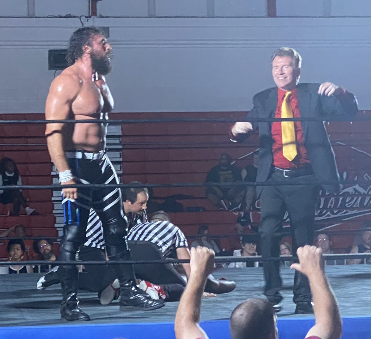 SidBridgeComedy's tweet image. Neal Sharkey giving off some Ronald McDonald vibes with that outfit.
#VCW