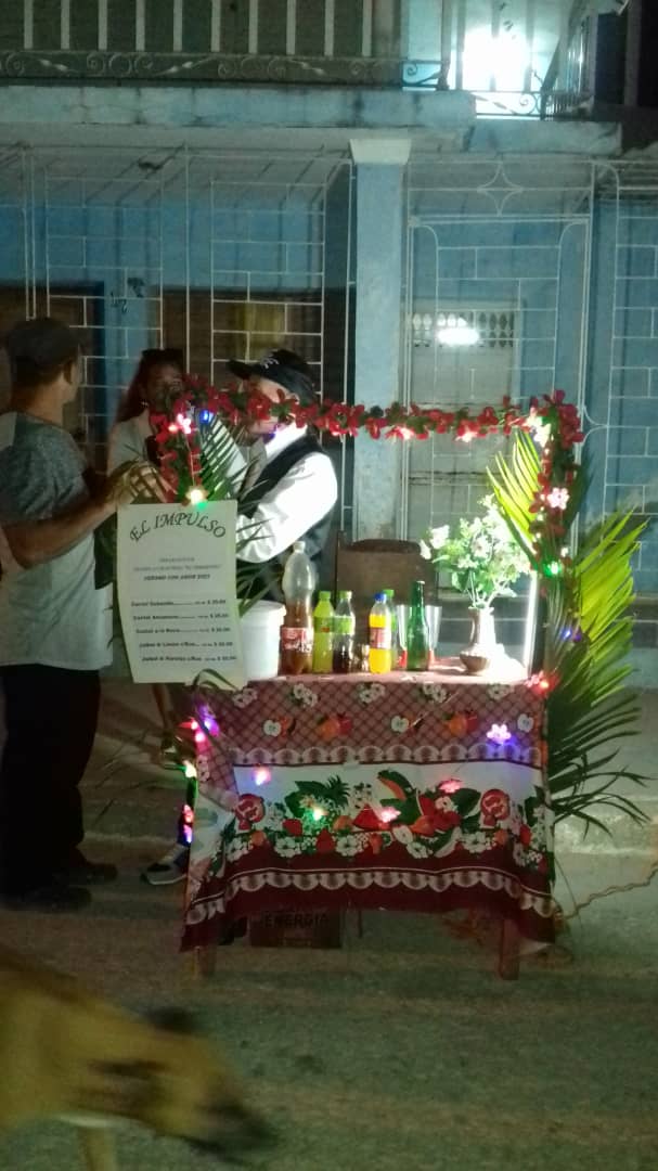 ACacocum's tweet photo. Ya todo listo para cerrar el verano por todo lo alto , con variadas ofertas gastronómicas, se estará desarrollando nuestra noche cacocumense en la calle Félix Rojas los esperamos.
#VeranoConAmor #GobCacocum #HolguínSí https://t.co/c47YFbUsbv