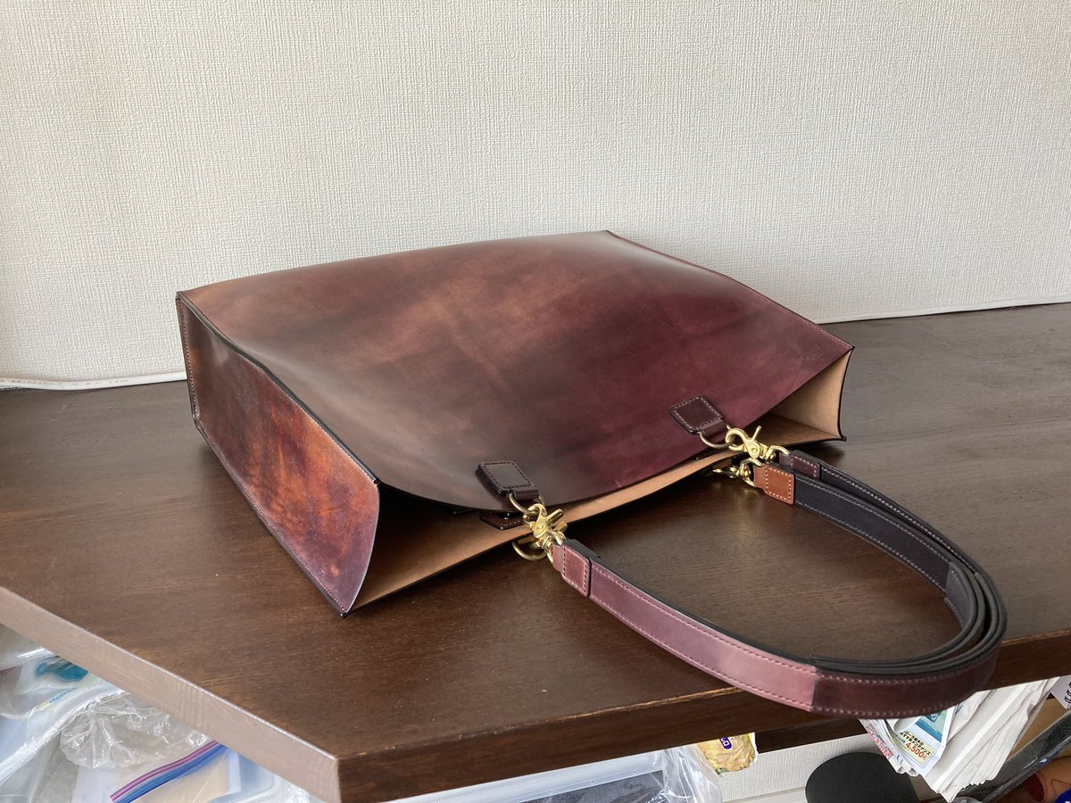 three2four212's tweet image. ウィスキーとマーブルのコンビ。コードバントートバッグ完成。いや〜凄いのできたな。