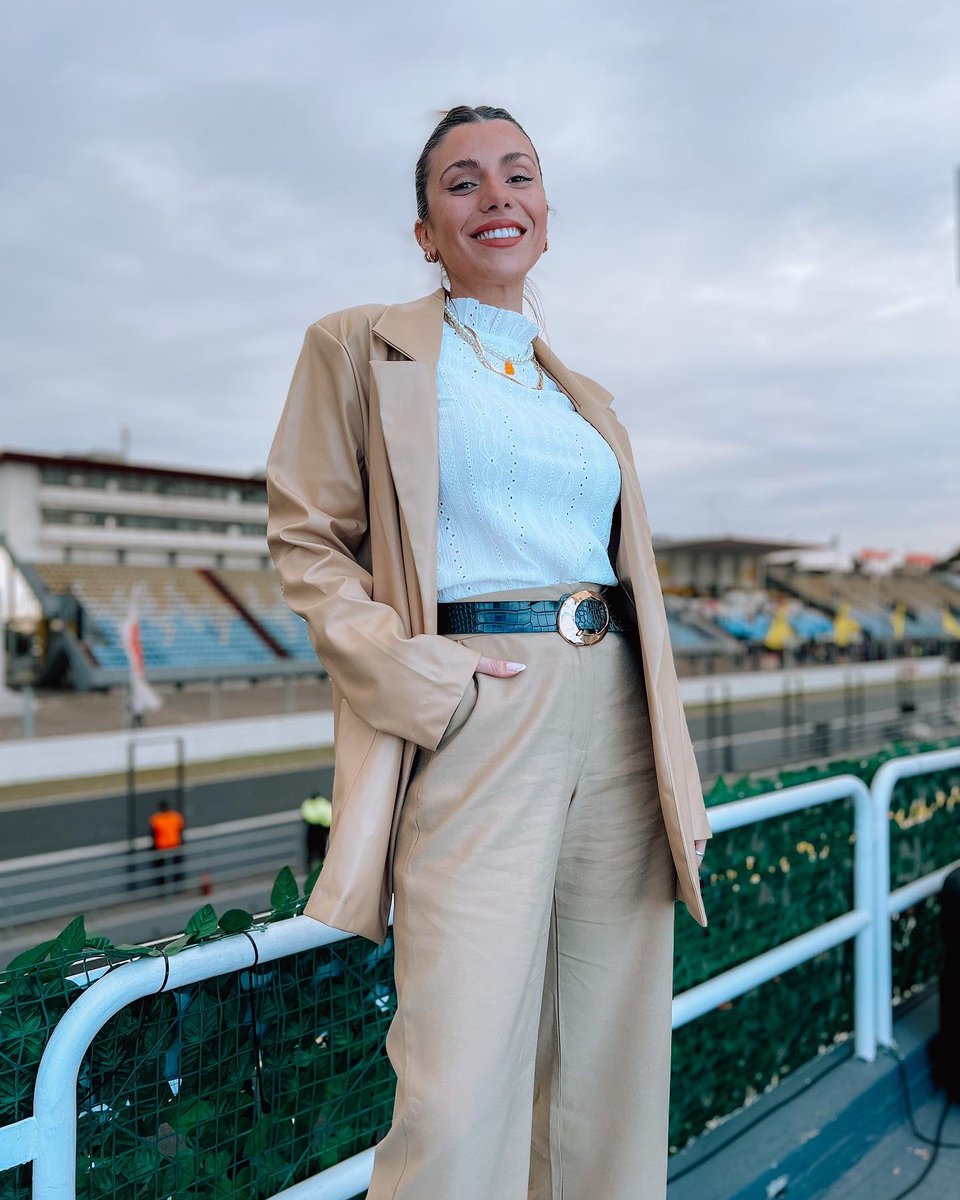 macununez's tweet photo. Sábado de Turismo Nacional en Bs As 🏁🤎 

Total look @ dionisia.oficial 🤍
.
#tnsolidario💓 
.
.
.
@autodromo.oscaryjuangalvez @prensatn https://t.co/9uCD5dXVpk