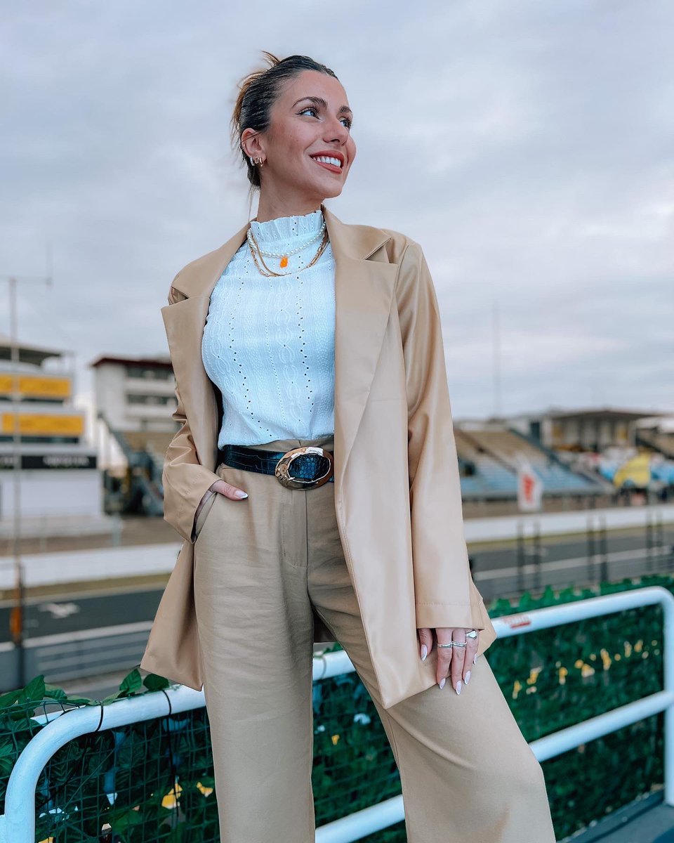 macununez's tweet photo. Sábado de Turismo Nacional en Bs As 🏁🤎 

Total look @ dionisia.oficial 🤍
.
#tnsolidario💓 
.
.
.
@autodromo.oscaryjuangalvez @prensatn https://t.co/9uCD5dXVpk