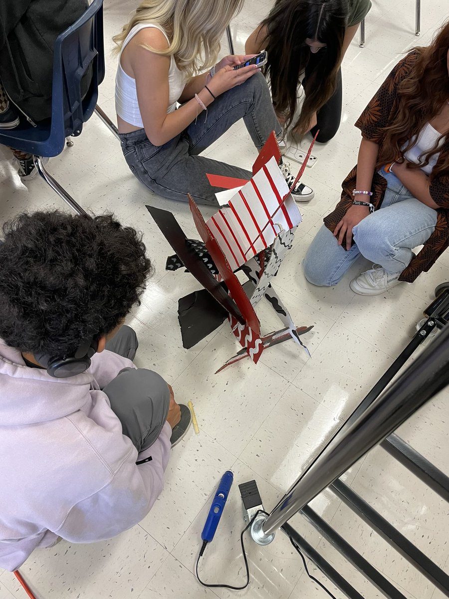 Virginia Castaneda (@virginiaedhsart) on Twitter photo The beginning of every school year I try to coordinate a collaborative project for Aztec sculpture students. Years past have been hanging installations. Thought weโd try an abstract floor piece this year. <a href="/EDAztecs_HS/">Venessa Betancourt</a> <a href="/SISD_FineArts/">SISD Fine Arts</a> The beginning of every school year I try to coordinate a collaborative project for Aztec sculpture students. Years past have been hanging installations. Thought weโd try an abstract floor piece this year. <a href="/EDAztecs_HS/">Venessa Betancourt</a> <a href="/SISD_FineArts/">SISD Fine Arts</a>