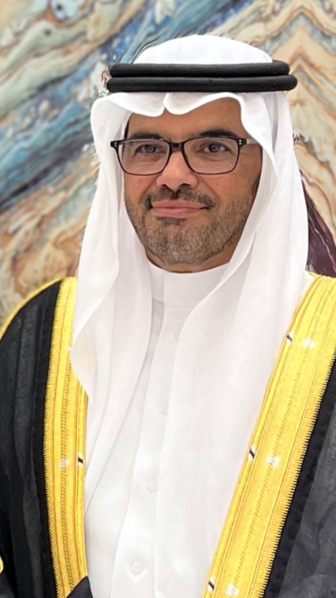 رحمك الله ياصاحب القلب الطيب 
رحمك الله ياصاحب الوجه البشوش حتى في عز مرضه، لانبكي اعتراضاً على قضاء الله ولكننا نبكيه الم وحسرة فقده، كنت اكثر من يعزز فينا اللحمه والاخوه وصلة الرحم 
نسعد عند رؤيته في اجازته بحائل لسماحته
وسعادته عند رؤية الصغير قبل الكبير
#عبدالرحمن_سالم_الرشيد