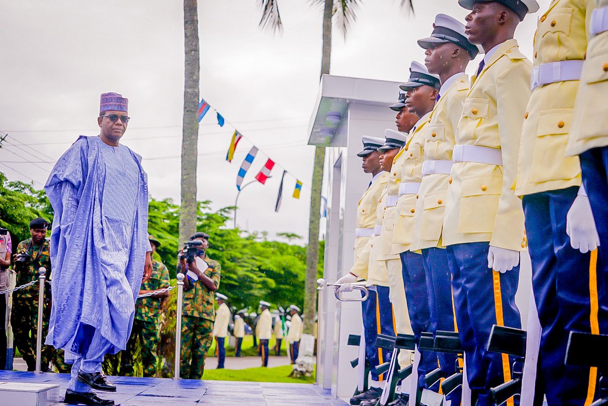 JoeAli007's tweet photo. The Honourable Minister of State for Defence, His Excellency (Dr.) Bello Matawalle MON, @bellomatawalle1 graced the occasion by attending the passing out ceremony of several Nigerian Navy officers, which was held in Onne, Rivers State. https://t.co/s0qIduvmL8