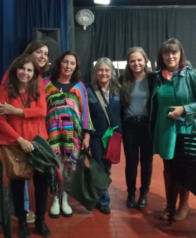 Cuando el negacionismo y autoritarismo soplan de frente, más pedagogía de la memoria y compromiso para cuidar la democracia y sus consensos mínimos. Angela Buitron, desaparecida en 1976, presente, ahora y siempre ✊️❤

redaccionrosario.com/2023/09/02/el-…