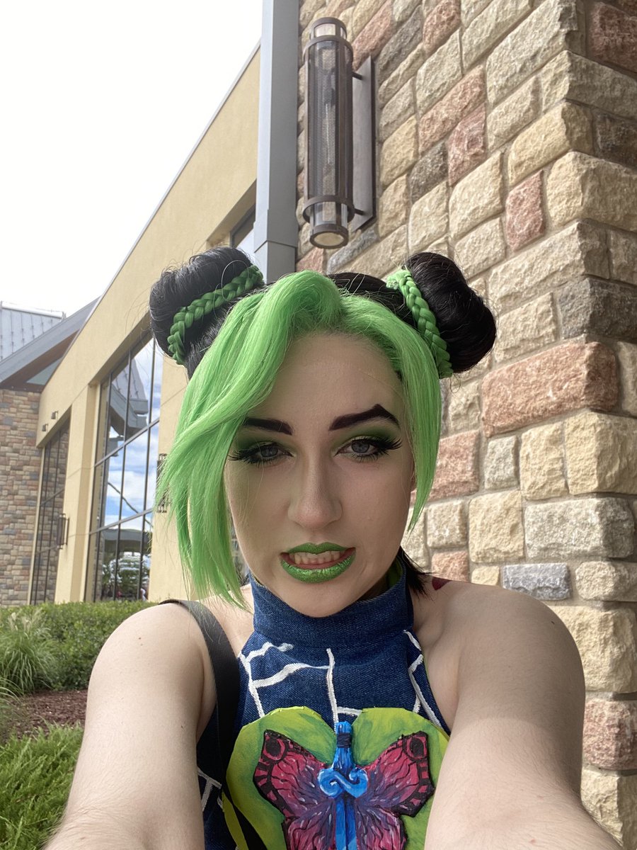 fuzzylilly1's tweet photo. Jolyne today for the cosplay comp 🤪
.
I’m shitting my pants https://t.co/u8QTCmJfl5