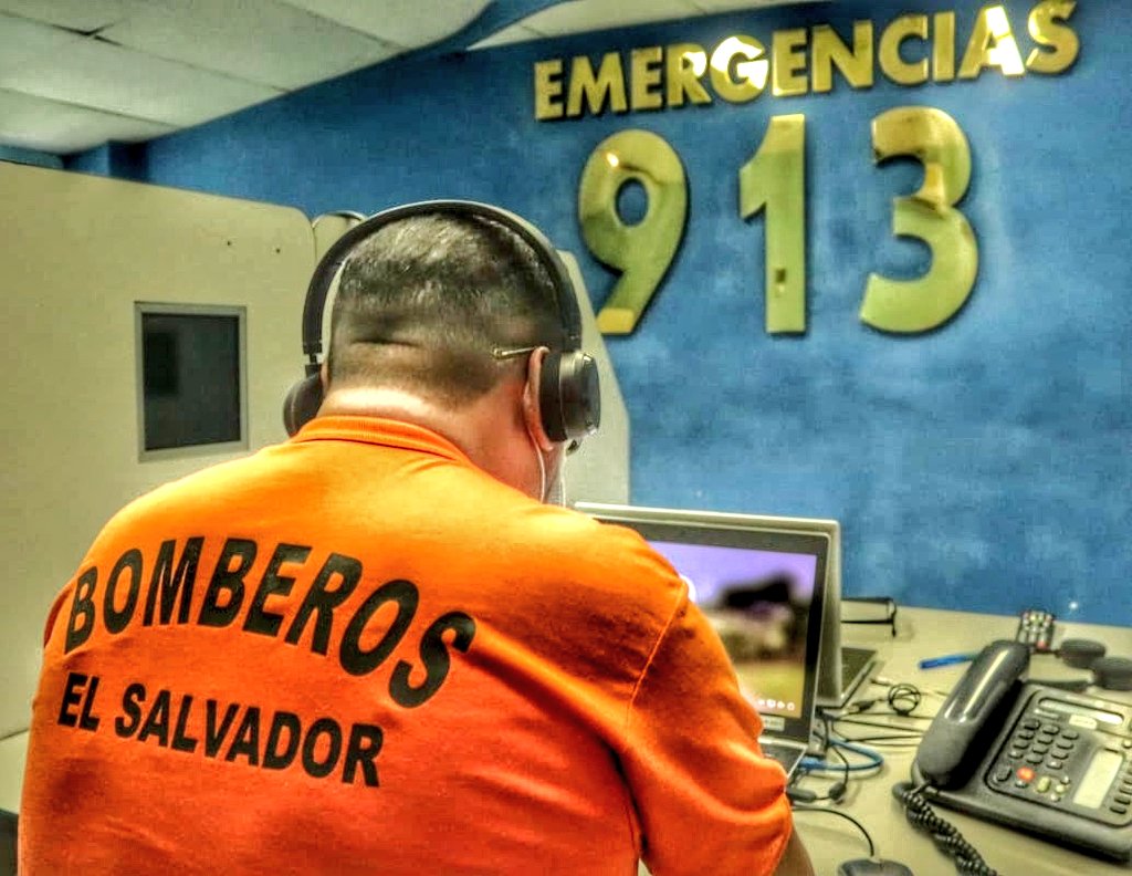 BomberosSV's tweet photo. @Director_CBES "Ante cualquier emergencia, estamos listos para una respuesta inmediata y para asistir a quienes se encuentren en peligro", @Director_CBES. https://t.co/nJdZ8nBkez