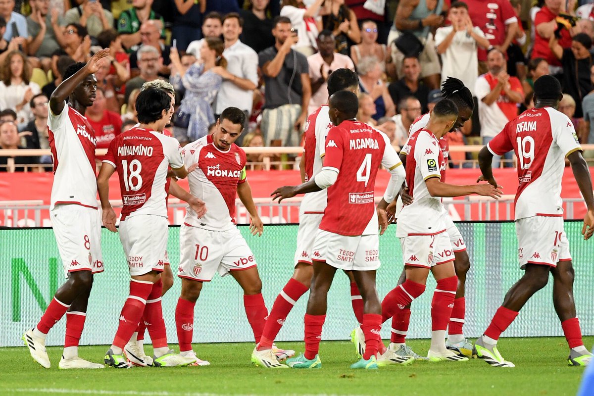 ActuFoot_'s tweet photo. Le RC Lens est en train de sombrer (0-3) face à Monaco. 😨

Les Sang et Or réalisent un début de saison catastrophique :

📉 17ème place ➕ Pire défense de Ligue 1, eux qui étaient quasi infranchissables la saison dernière. 😱 https://t.co/35YJLHyKBv