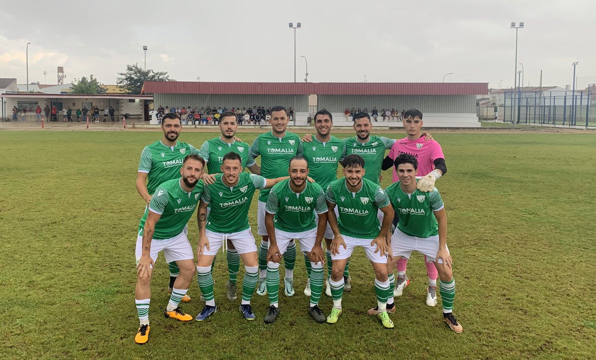 CDSantaAmalia's tweet photo. 🟢 Pretemporada 🟢

Seguimos superando partidos y cargándonos de minutos. Victoria para seguir trabajando y mejorando. Buena aportación de nuestros juveniles. 

Gracias al @CDValdehornillo por la invitación y toda la suerte para la temporada.

🔜 03/09 @OlympicCF 19:30 https://t.co/SUBHj5QjxA
