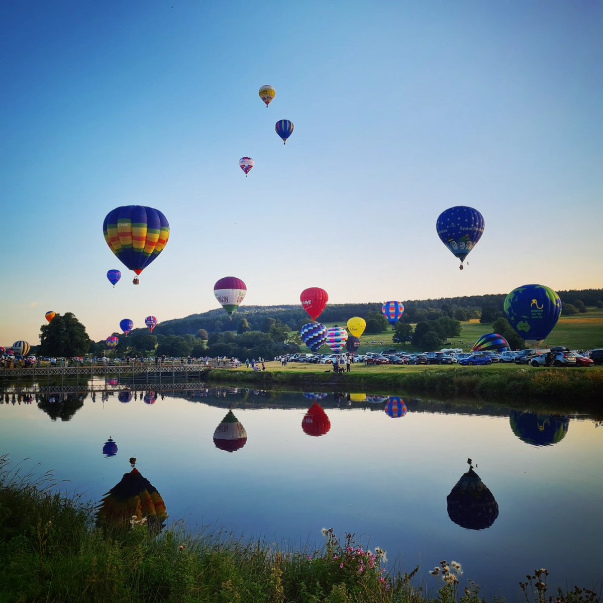An incredible evening for the hot air balloon show at @chatsworthofficial - what a spectacle! 😍🎈😍