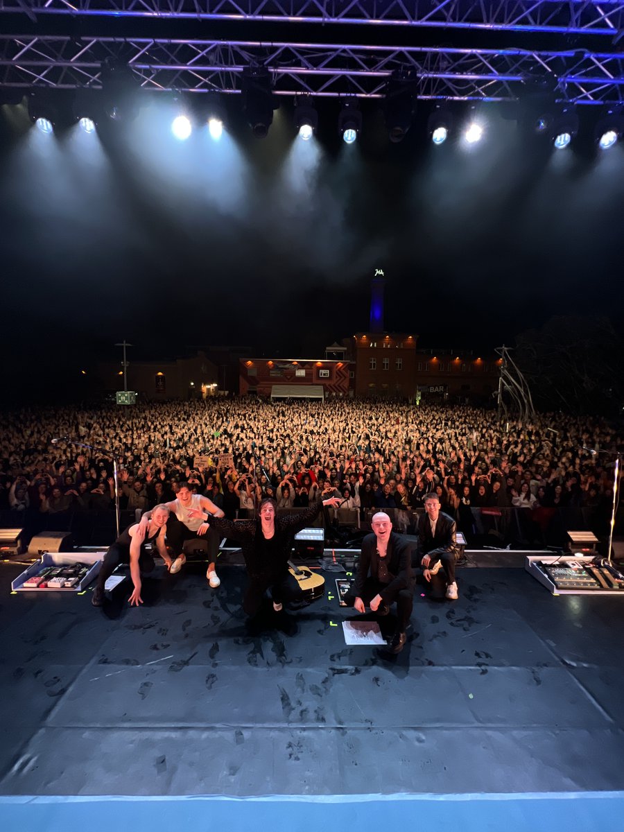 giantrooksmusic's tweet photo. final headline show of the year. the energy you brought despite of the rain was truly special ☔️🎀 thanks for sticking with us 😁 https://t.co/I3tlVz2dSY
