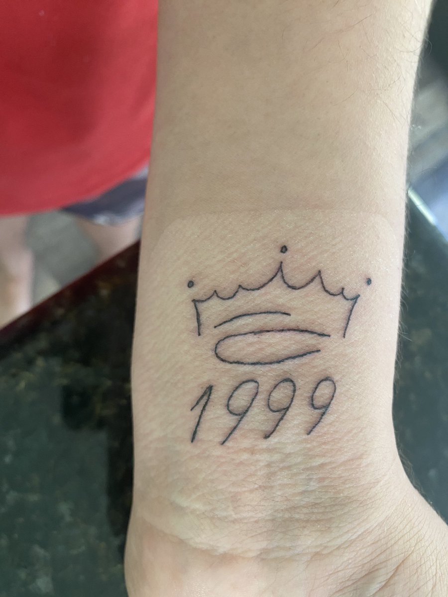 NapihaaNathan's tweet photo. @mayaacostaaa Getting tattoos @ 3am cuz can https://t.co/CabyKBAzfe